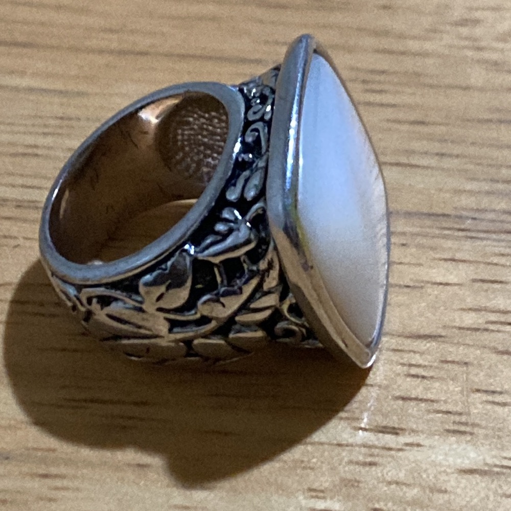 Mother of pearl chunky heavy antique ring.
